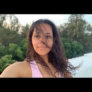 Meet your Posher, Alexis